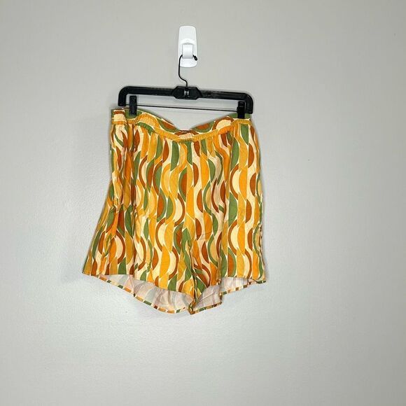 Eloquii Printed Shorts - Picture 2 of 3